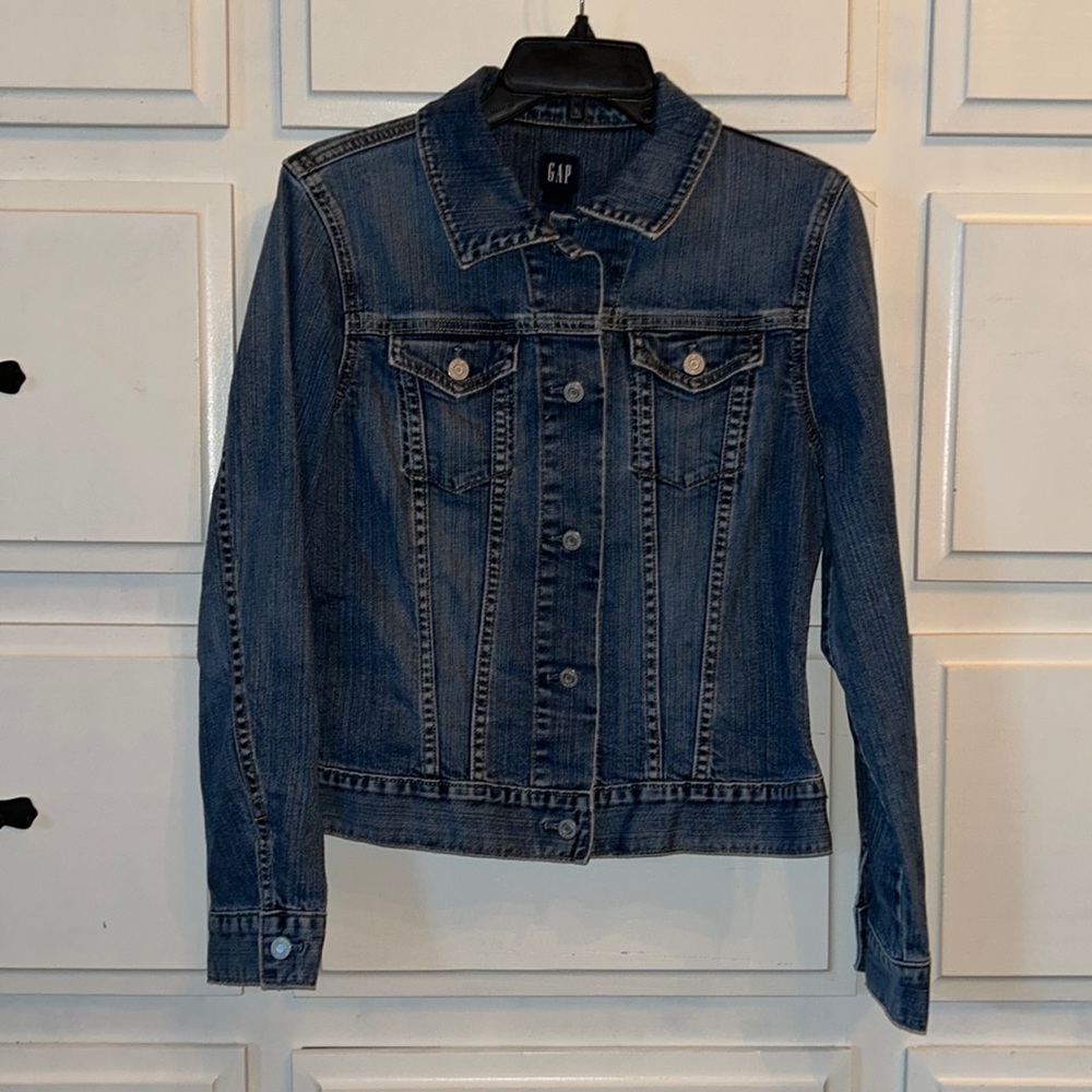 Gently Used GAP Classic Women’s Denim/Jean Jacket Sz Medium